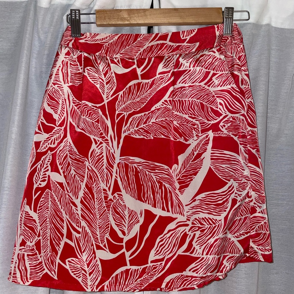 Vintage silky cherry🍒 Red and White Leaf Print summer mini Skirt